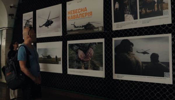 У київському метро відкрили фотовиставку, присвячену армійській авіації