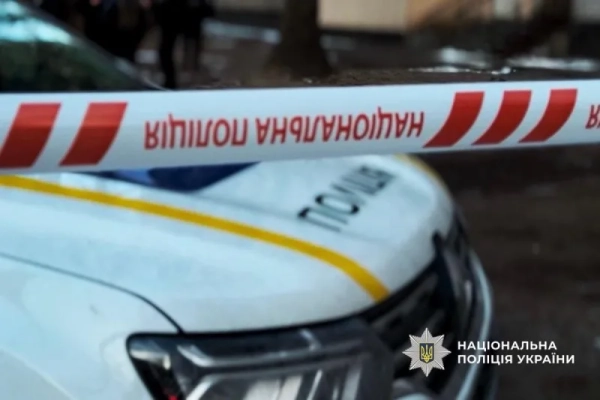 Поліцейські Буковини розшукують чоловіка, який стріляв у правоохоронців, двоє отримали поранення