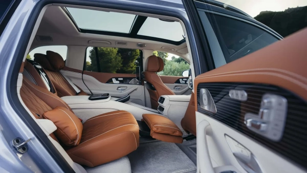 Mercedes-Maybach GLS виходить на сцену з оновленим дизайном і вражаючою динамікою 10 Mercedes-Maybach GLS виходить на сцену з оновленим дизайном і вражаючою динамікою 8