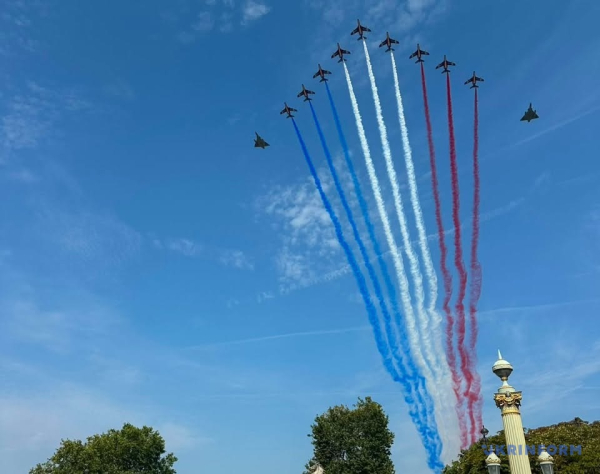Парад президента Макрона 19