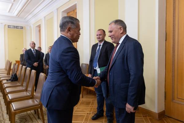 До України вперше прибула офіційна делегація Міноборони Філіппін 4 До України вперше прибула офіційна делегація Міноборони Філіппін 4