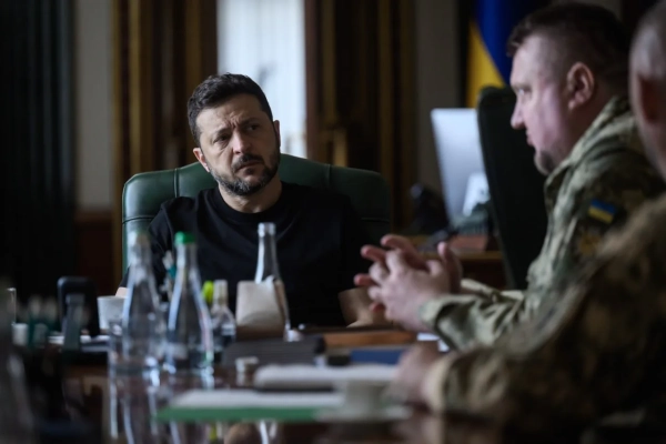 Володимир Зеленський зустрівся з командирами корпусів. Було обговорено потреби на передовій та забезпечення безпеки прикордонних зон.