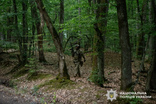 Перестрілка в ужгородському лісі: поліція повідомила подробиці спецоперації 22