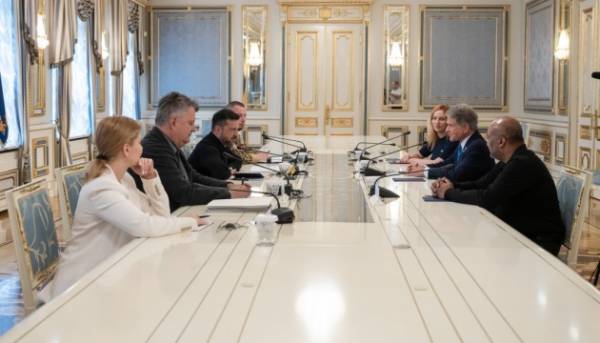 Зеленський обговорив з конгресменом Макколом саміт НАТО та співпрацю зі США 14