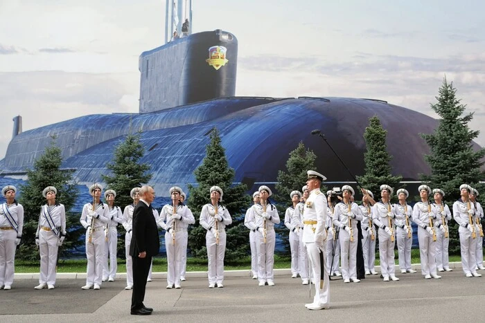 Banner with a submarine instead of ships: how the main naval parade of the Russian Federation took place (photo, video)