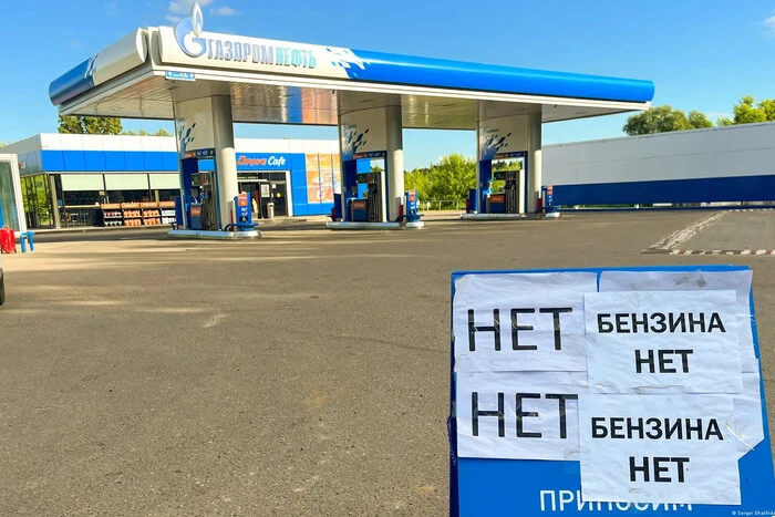 ЧАС НОВИН в Україні 56 Вісім годин в очікуванні палива: голова регіону РФ висловив невдоволення…