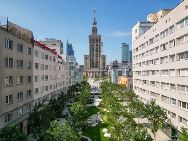 Варшава перетворила центр міста на зелений оазис: відкрили новий пішохідний простір 12