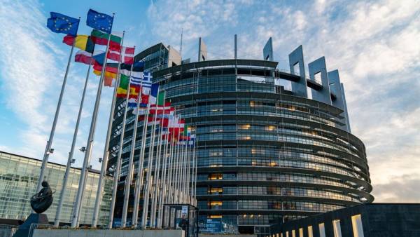Євросоюз інвестує $449 млн у суперкомп'ютер для розвитку штучного інтелекту 11