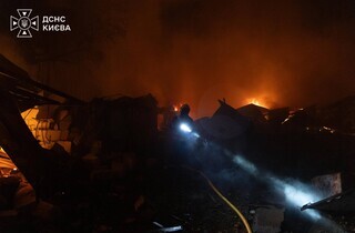 Київ в огні: пожежі та жертви після удару по двох районах 16