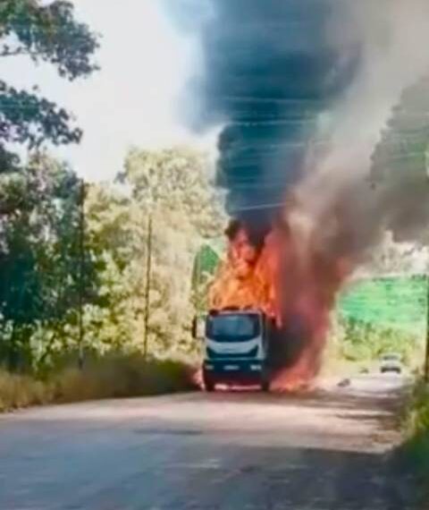 Ворожий дрон знищив авто “Укрпошти” з півтисячею посилок на Донеччині