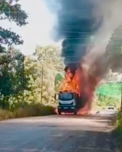 Ворожий дрон знищив авто “Укрпошти” з півтисячею посилок на Донеччині