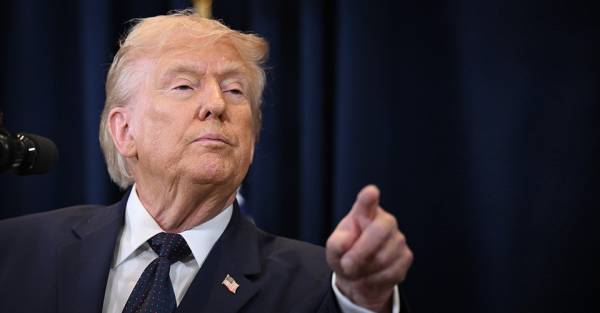 Трамп обмежив право на громадянство за народженням 13
