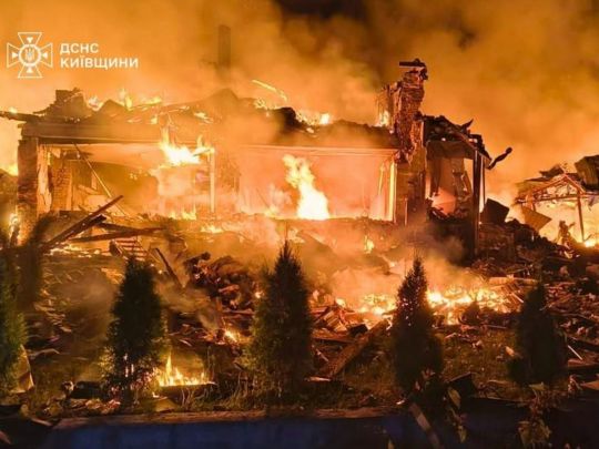 Удар по Київщині: палають резервуари, є жертви серед дітей