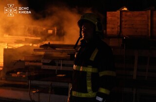 Київ в огні: пожежі та жертви після удару по двох районах 15