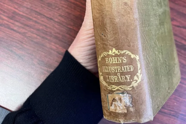 Книга повернена до австралійської бібліотеки через півтора століття 6