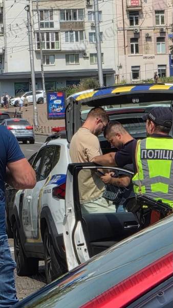 Водій, що збив дівчинку, в'їхав у ресторан у центрі Києва 6