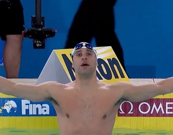 Житло чемпіона Олімпійських ігор охопило полум’я, поки він встановлював рекорд на Іграх Співдружності.