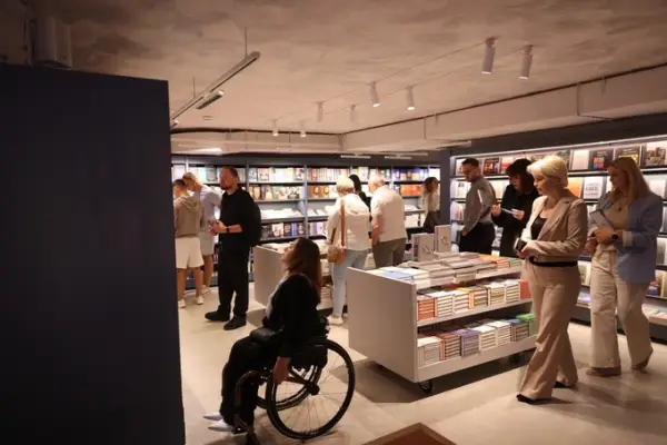 Книгарня «Сенс» зайняла простір колишнього львівського кінотеатру 8 Книгарня «Сенс» зайняла простір колишнього львівського кінотеатру 8