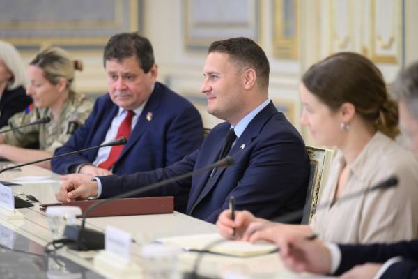 До Києва з першим візитом прибув міністр оборони Британії Вес Стрітінг 6