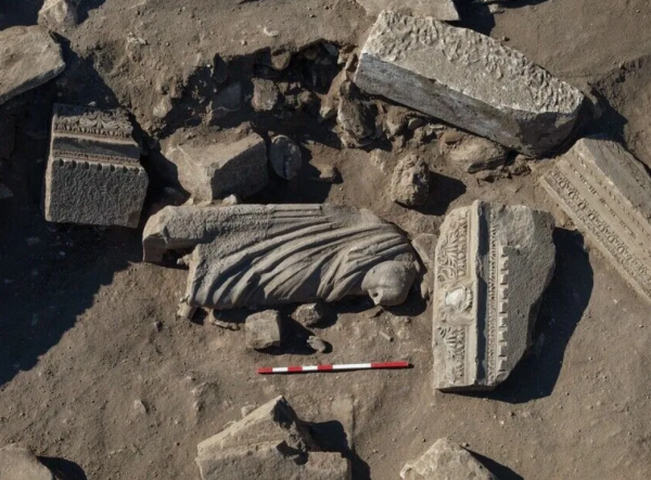 У Туреччині знайшли 1800-річну мармурову статую бога медицини 12