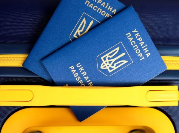 Податкова служба зможе відстежувати виїзди українців за межі країни.
