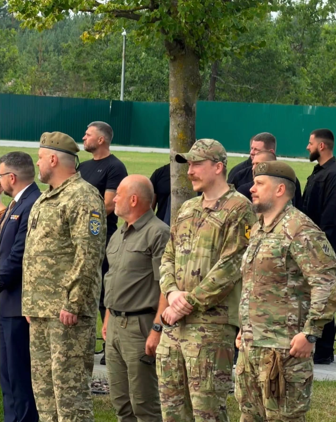 «Крутість моменту зашкалює». Мережу облетіли кадри із перепоховання Коновальця фото 1