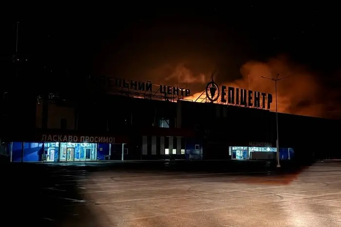 Росія атакувала Запоріжжя: під удар потрапили торговий центр і підприємство