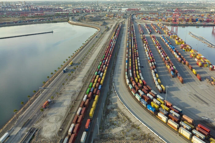 Заблоковані порти роблять експорт руди неможливим: підприємства готуються до нових зупинок