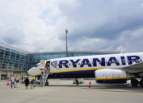 Ryanair загрожує багатомільйонний позов через інцидент із пасажиром на висоті 4,5 км