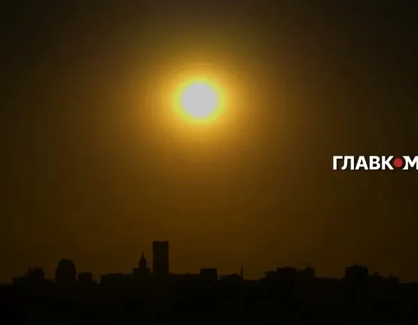 Сонячне затемнення в Україні: яскраві кадри з міст