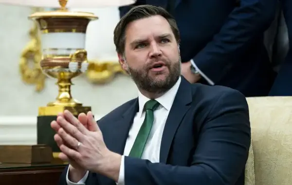 Венс закликав Зеленського утриматися від атак на частину російських танкерів