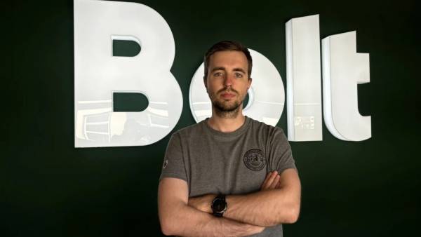 Китайські роботи пробігли стометрівку швидше за Усейна Болта 7