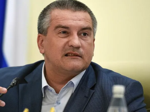 Керівництво Кремля має намір усунути гауляйтера Криму Аксьонова, поклавши на нього відповідальність за кризову ситуацію на півострові – повідомляє "АТЕШ". 1