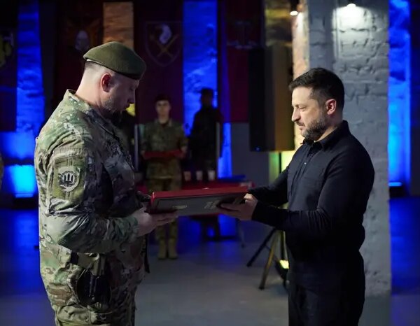 Зеленський вручив ордени «Золота Зірка» Білецькому та Колодію