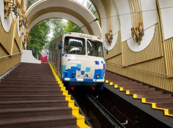Київський фунікулер відновив роботу після тривалого ремонту