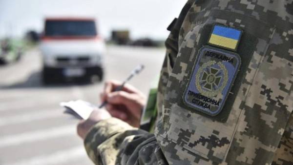 Держприкордонслужба: Потік пасажирів на кордоні України сягнув торішнього піку