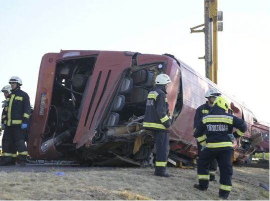Водій заснув за кермом, спричинивши загибель 12 людей