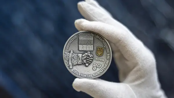 НБУ ввів в обіг срібну монету до 35-річчя незалежності України 3