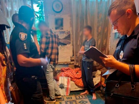 Двоє неповнолітніх грабіжників, що нападали на жінок з кастетом і&hellip;