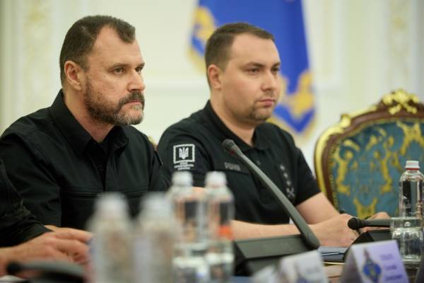 Є відставання в частині міст і регіонів: Зеленський провів засідання РНБО щодо планів стійкості 7