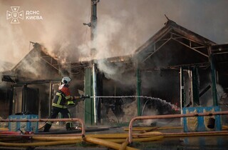 Атака на Київ: пожежа охопила ринок, є постраждалі 10