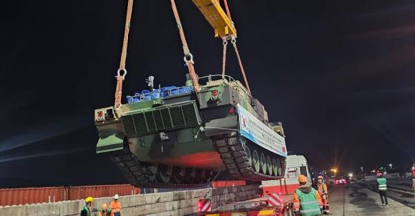 Польща отримала першу партію південнокорейських танків K2 для посилення східного&hellip;