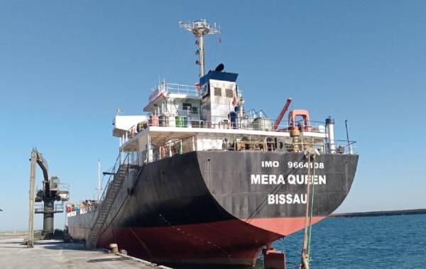 Росія обстріляла в Чорному морі судно з українською пшеницею, загинув моряк