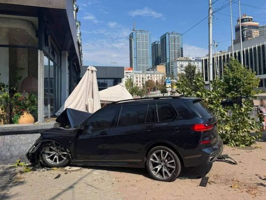Водій, що збив дівчинку, в’їхав у ресторан у центрі Києва