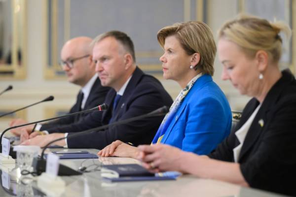 Зеленський і глава МЗС Латвії обговорили відкриття нових переговорних кластерів та підтримку України 6