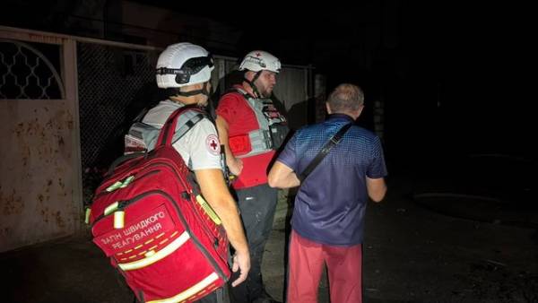 Волонтери УЧХ відновили будинок, зруйнований атакою на Миколаїв 4 Волонтери УЧХ відновили будинок, зруйнований атакою на Миколаїв 2