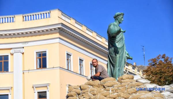 В Одесі відновили пам'ятник Дюку де Рішельє, виявивши корозію 4