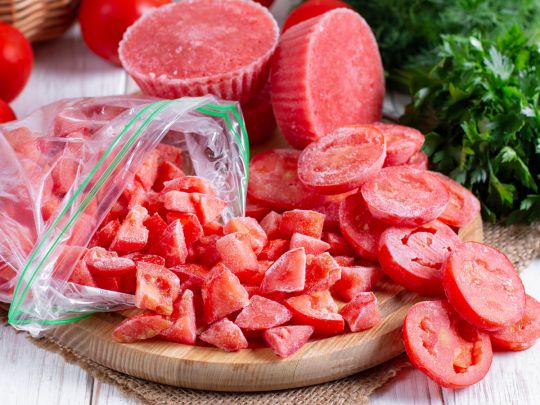 Заморожуємо помідори на зиму: зберігаємо 100% літнього смаку