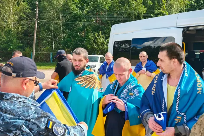 СБУ оприлюднила кадри обміну військовополоненими 2 Обмін полоненими. СБУ показала відео