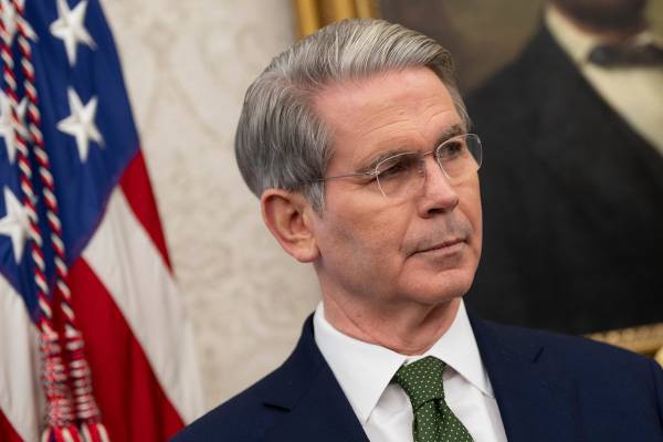 США розпочали наймасштабнішу економічну війну проти Ірану, – Бессент